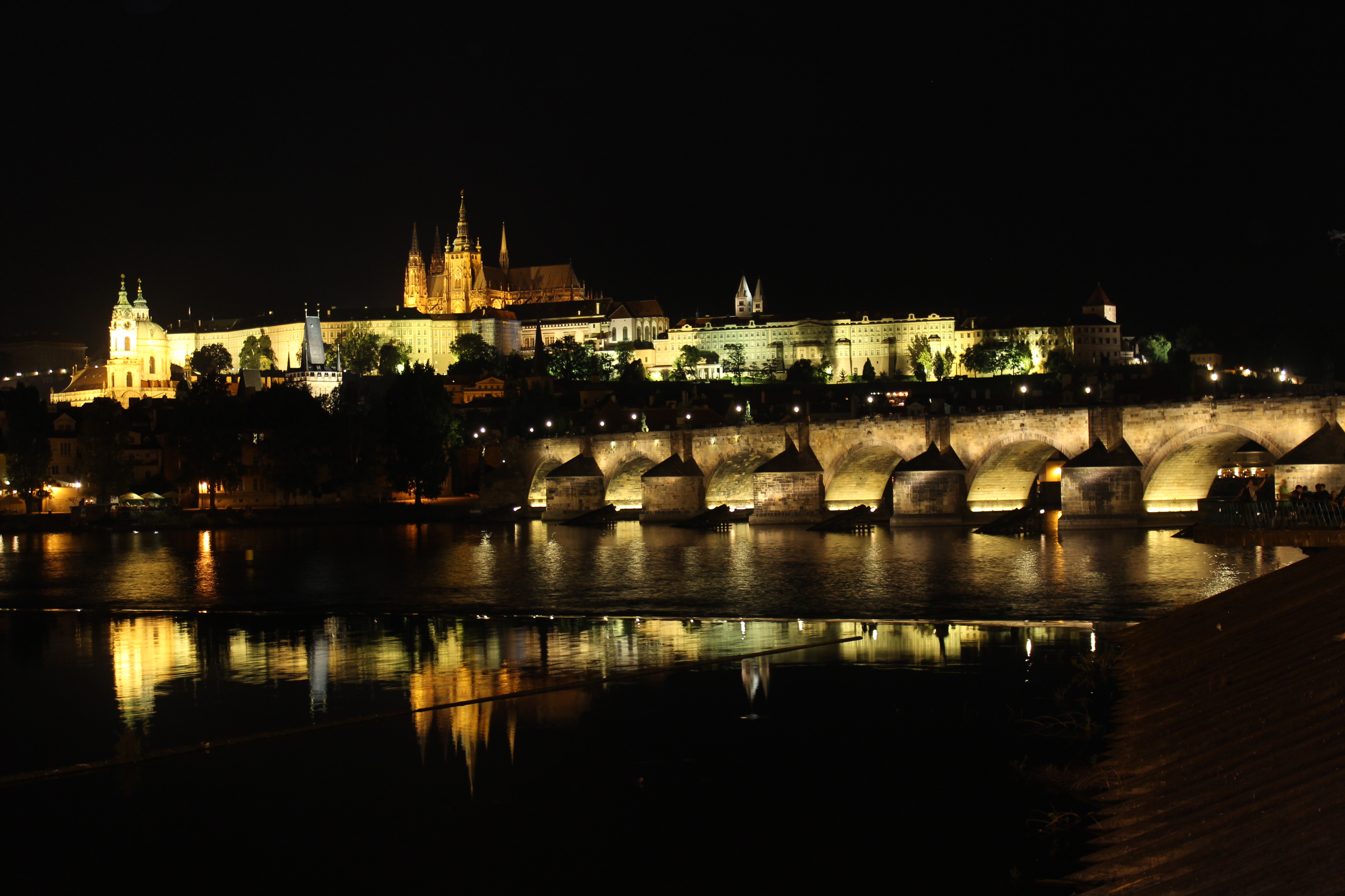 Praga by night