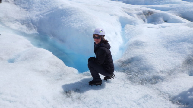 Depósitos de água lindos (!) que se formam no glaciar